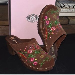 NIB Juicy Couture Olga Suede Flower Logo Crown Embroidered Clogs 9 New Box Y2K